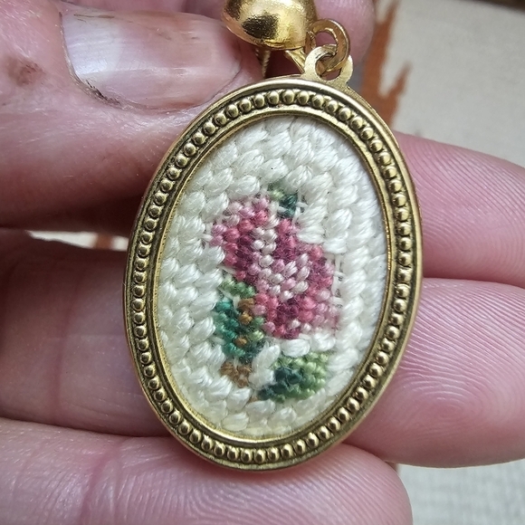 Vintage Needlepoint Cottagecore Flower Floral Earrings & Brooch Set - Picture 3 of 8